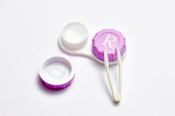 איך להשתמש בעדשות מגע