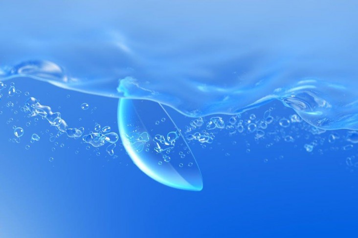 קרינת UV עם עדשות מגע